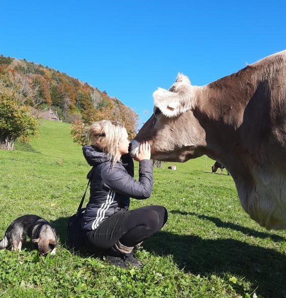 Frau mit Kuh
